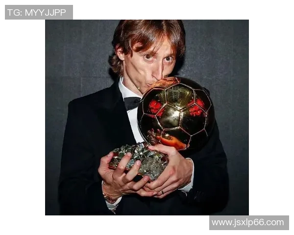 纵览世界足坛历史长河中的传奇足球球星人物盘点与辉煌事迹