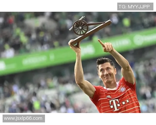 莱万带领球队再创辉煌探秘传奇射手的成长与未来之路 莱万带领球队再创辉煌探秘传奇射手的成长与未来之路