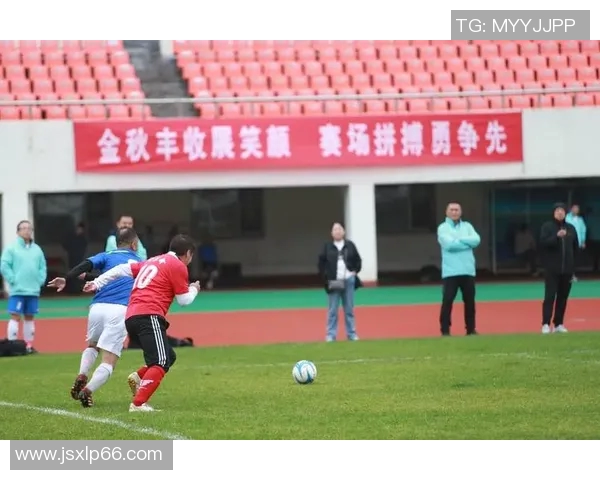 凯里足球球星闪耀赛场带动地方体育热潮推动全民健身发展 凯里足球球星闪耀赛场带动地方体育热潮推动全民健身发展